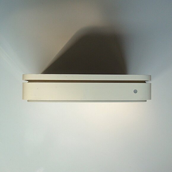 Apple AirPort Extreme Base Station Wireless Router Model A1143 (c)2006 - Picture 3 of 5